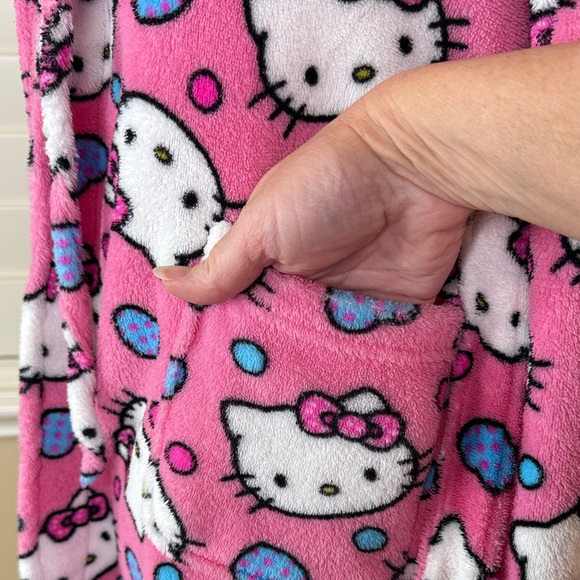 Hello Kitty Robe - Picture 9 of 9